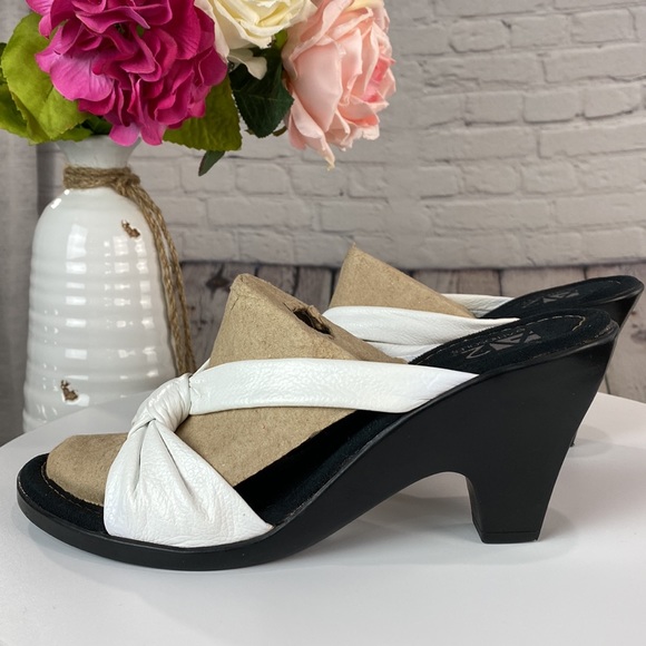 A2 by AEROSOLES White & Black Leather Slip On Comfy Heels - Picture 4 of 17